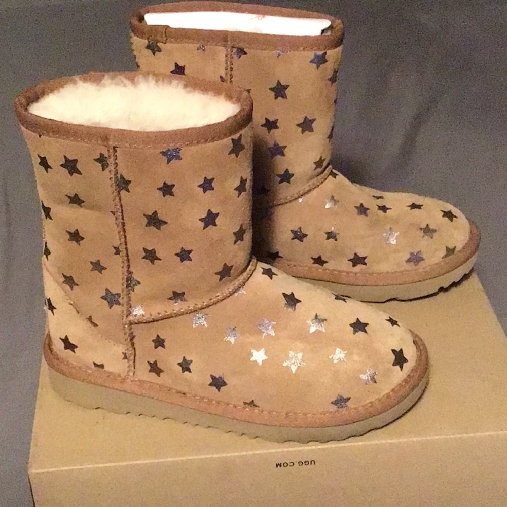 Girls UGG classic stars boots, size 1 very comfy & cute